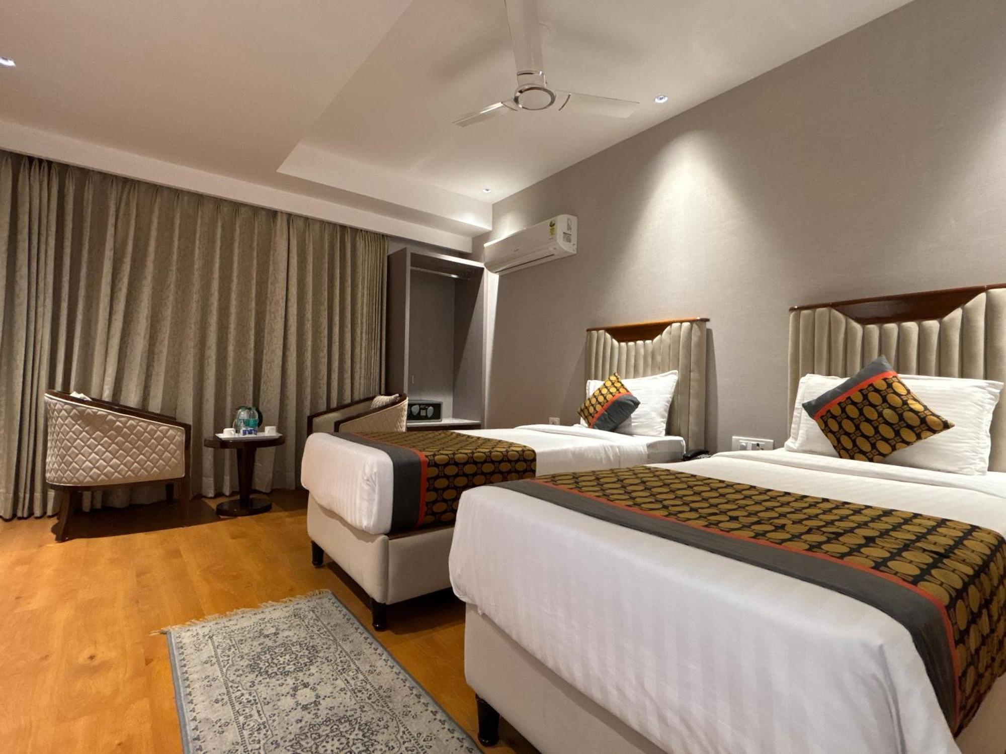 Hotel Arch The Lohias New Delhi Exterior photo