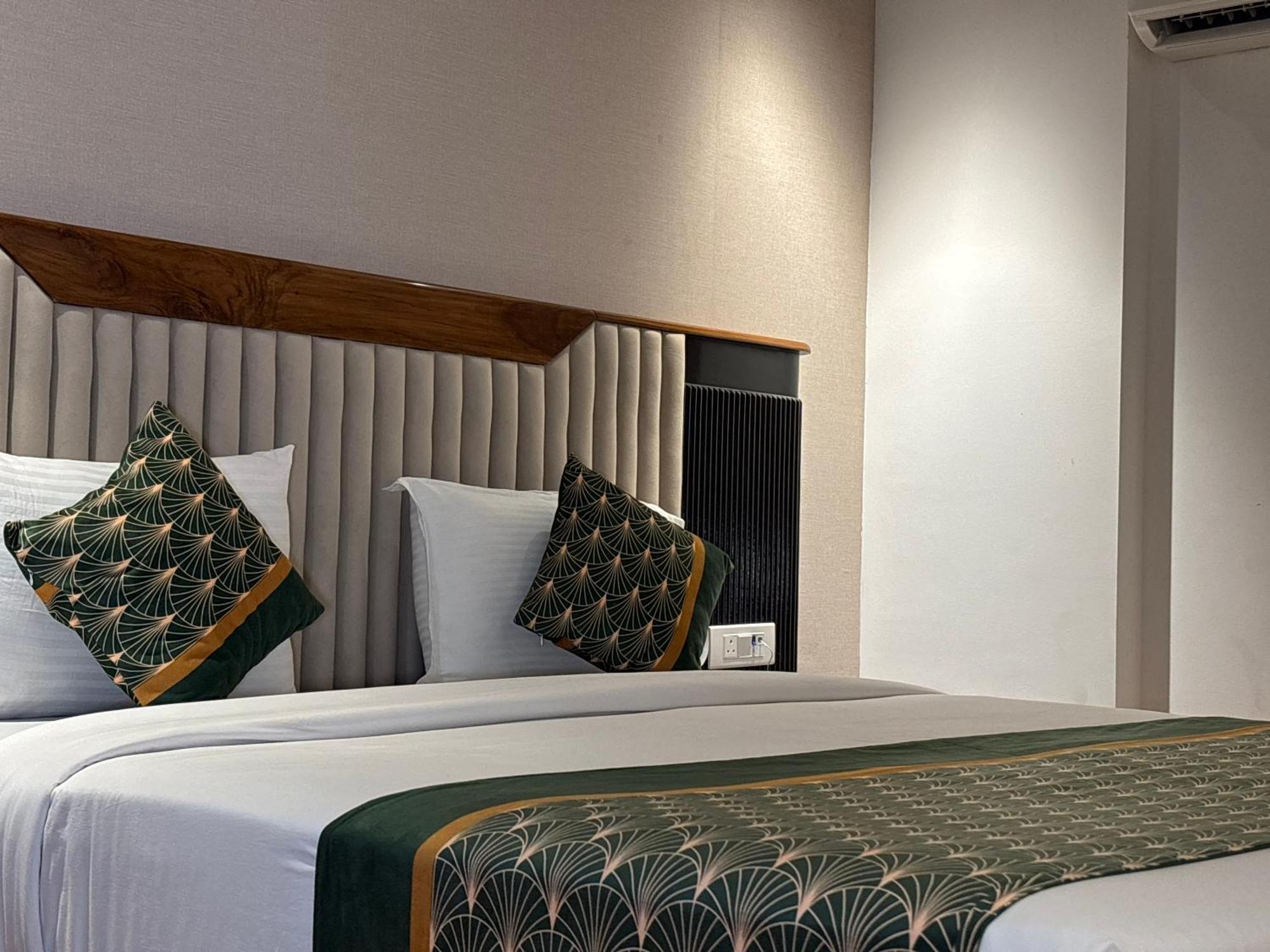 Hotel Arch The Lohias New Delhi Exterior photo