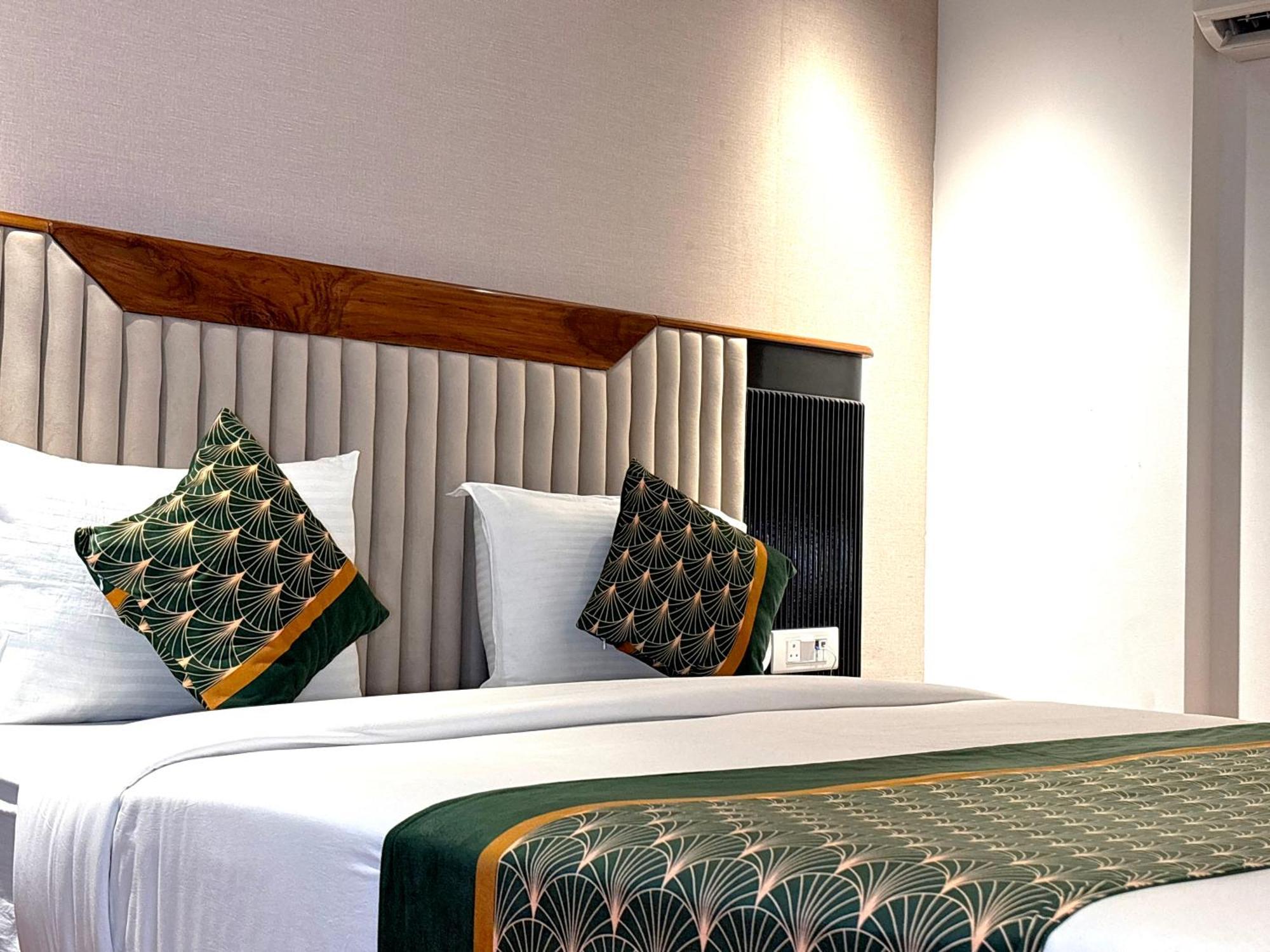 Hotel Arch The Lohias New Delhi Exterior photo
